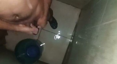 Man gets cocked and balls in single chamber bath