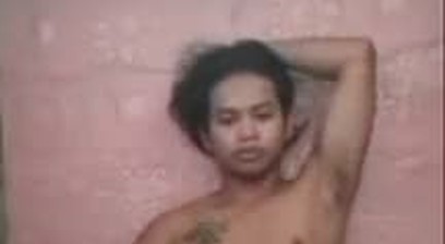 Nag masturbate muna habang wala si kapatid
