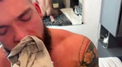 French alpha serviced by a muscle guy