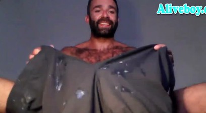 Athletic bear daddy with tattoos wanks and cums s lots