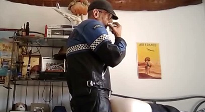 Pilonné le cul d'un Daddy