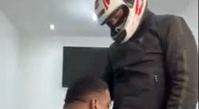Entregador quis seu pagamento extra