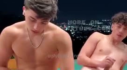 Twinks wank