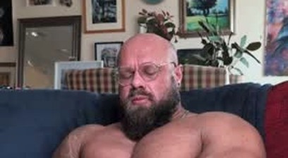 Muscle B*tch Rich Gains Stroking His Itchy Dick