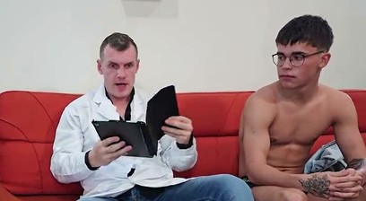 TheXXXTherapist - Twink Forgets How To Suck Cock And Dr Dante Has Just what he Need To Remember