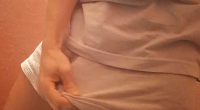 Hairy twink peeing loudly in WC