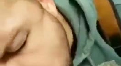 Bebendo a porra de 3 putos (drinking cum)