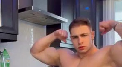 Solo muscle guy cums