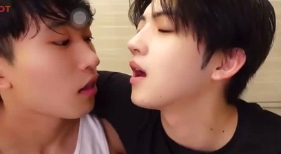 Asian - Top Chuppy Đẹp Trai Nút Lưỡi Nhổ Nước Bọt Siêu Lứng