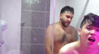 CRUISING BEAUTIFUL GAY ATTENDS ME WITH HER ANUS IN THE HOTEL BATHROOM