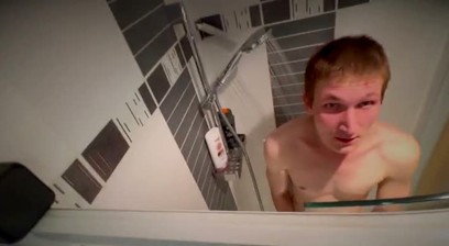 Pepa jerked off in the bedroom, then takes a shower... Big dick