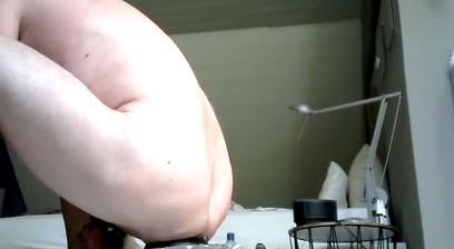 Ass stretching - side view