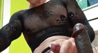 Tottojaja28 joue avec ses godes et lèche son sperme