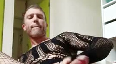 Un gay amateur joue avec ses godes. Tottojaja28