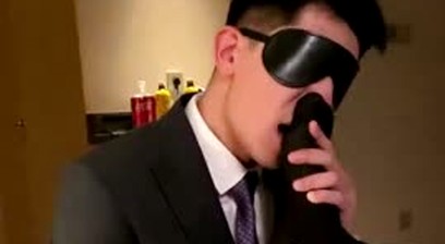 Chinese - Bé cún văn phòng mặc vest dăm đãng