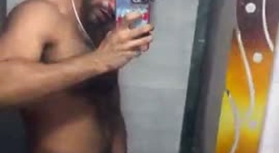 Desi Bom