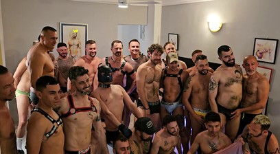 TWO FULL RUGBY TEAMS FUCK BARE... 30 BRO'S DRAINED