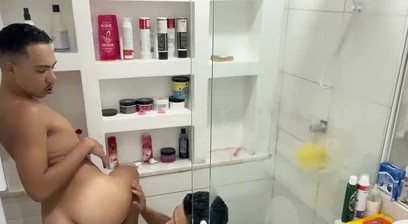 Two boys, cousins, alone at home, decided to take a bath together, and the result was very enjoyab