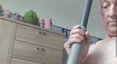 GRAZY VACUUMCLEANER MILKING HANDSFREE SEXSHOW BIG DICK CUMSHOT