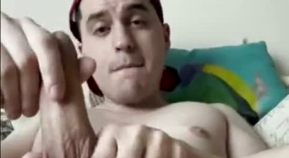 Cute Guy Wakes Up Horny AF and Starts His Morning With a Little Foot Play Before Shooting a Big Hot