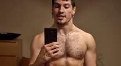 Latinpapixxl shows his big dick