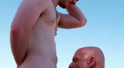 Muscle Daddy Gets Facial Outdoors