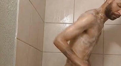 Ametuer shower