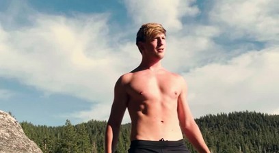 twunk jerks off outdoors