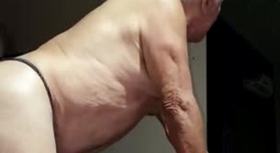 Brasliero cojiéndose a anciano por el ano