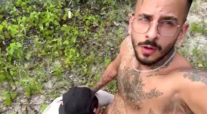 Rica sesión de cruising con tatuado