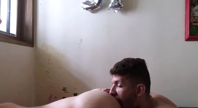 Attractive Maximiliano explodes gooey cum while getting rimmed