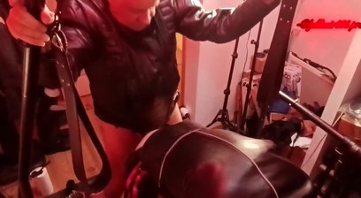 - Deux détenus , godage , session .