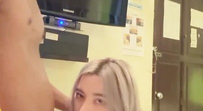 Bareback shemale and straight