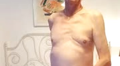 playing naked on my bed an finally wanking