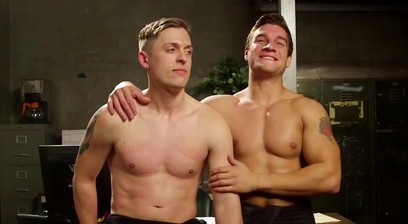 BDSM cop releases prisoner for cocksucking