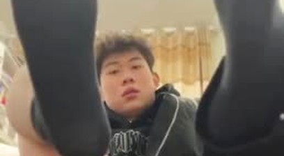 Chinese straight man show his asshole to girlfriend