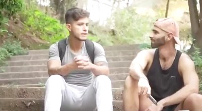 Chicos lindos Se Conocen en el Cruising