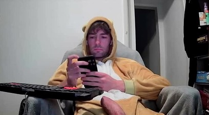 Cute Bear Strokes His Pizzle