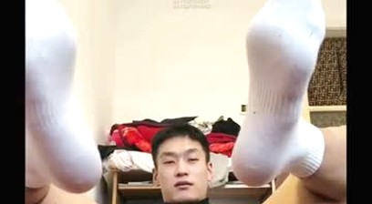 Chinese Man plays his asshole with toys