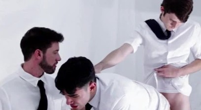 Teaching two Mormon Twinks how to bareback