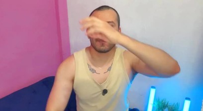 Mature bricklayer fucking a first-time twink