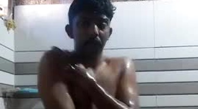 HeadmasterDumFag Taking a Shoer and Play