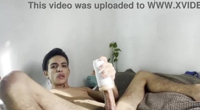 18 YEAR OLD LATIN BOY WITH A HUGE 22CM COCK PLEASES HIMSELF AND SPREADS RIVERS OF MILK