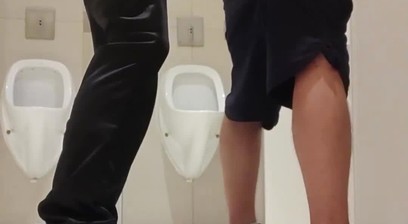FUCKING IN THE SHOPPING BATHROOM UNTIL WE MAKE SQUIRTS (COMPLETE ON RED)
