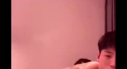 健壯肌肉雙帥互相幫對方抹油後就開始做愛