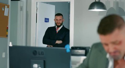 gắn camera ẩn trong văn phòng crush