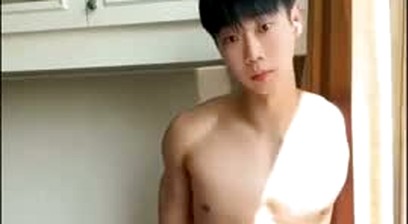 Chinese hunk jerks his dong