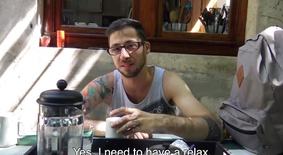 Horny dude Ariel kneels to gobble the sexy man cleaning the pool