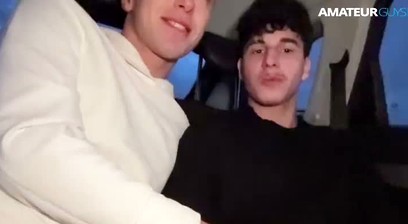 Young Guys Oral Fun in the Car