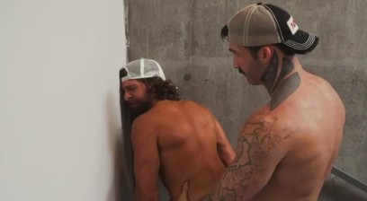 Jett Wayne , Shamu Azizam